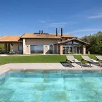 Ceriel Lakeview Retreat فيلة