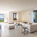 فيلة Ceriel Lakeview Retreat *