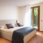 Ceriel Lakeview Retreat فيلة آفي