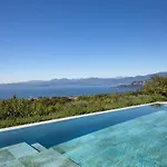 Ceriel Lakeview Retreat فيلة آفي
