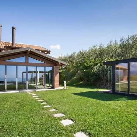 Ceriel Lakeview Retreat فيلة